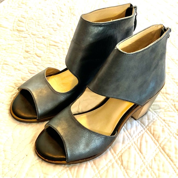 Kelsi Dagger Metallic Open-Toe Heels - Picture 1 of 13